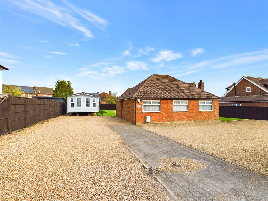 2 bed detached bungalow for sale in Marlow Road, Stokenchurch HP14, £