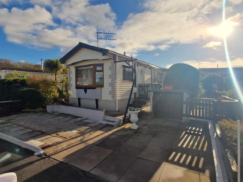 2 bed mobile/park home for sale in Cliff Top Park, Garforth, Leeds LS25