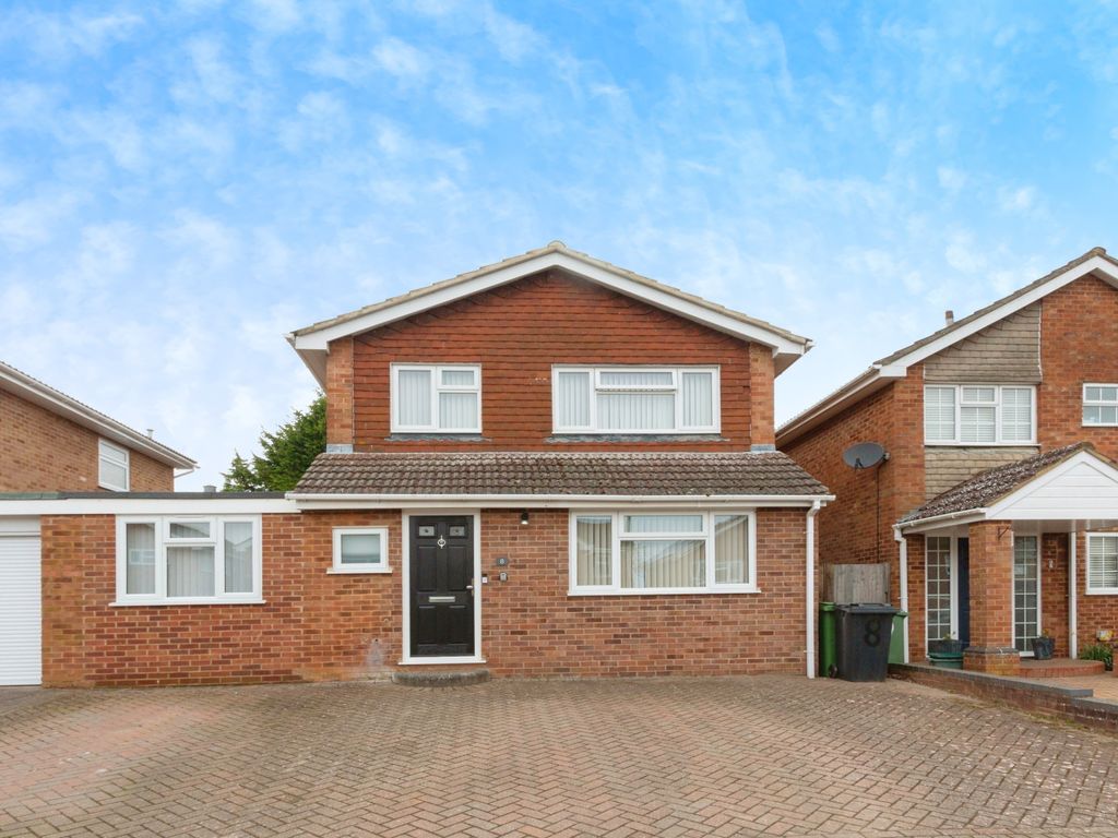 3 bed detached house for sale in Violet Close, Basingstoke, Hampshire