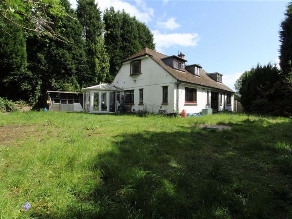 5 bed detached bungalow for sale in Tipton Road, Woodsetton, Dudley DY3