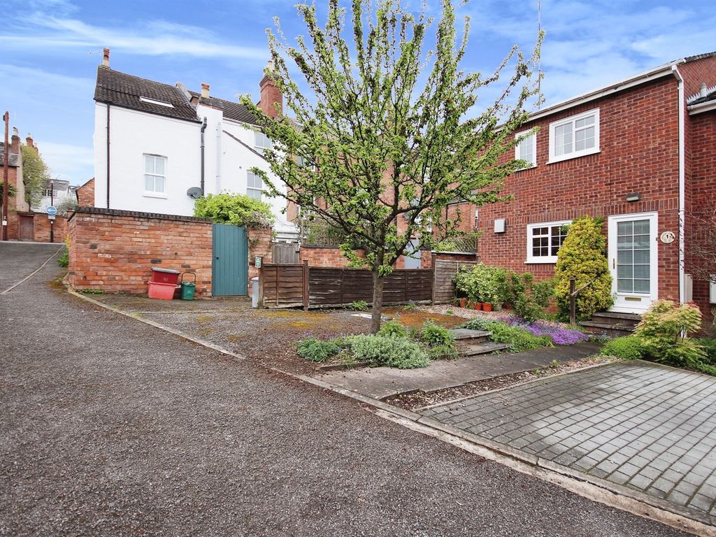 2 bed end terrace house for sale in Woodbine Cottages, Leamington Spa