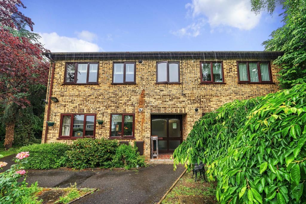 1 bed flat for sale in Carterton, Oxfordshire OX18, £140,000 Zoopla