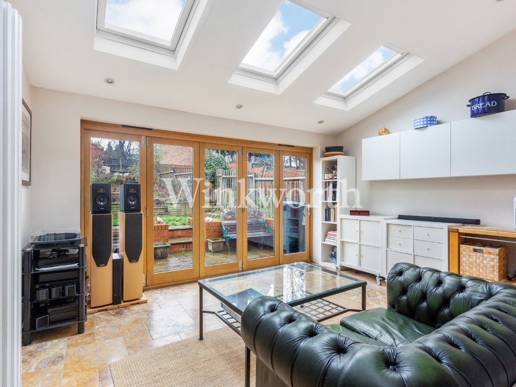 3 bed terraced house for sale in Princes Avenue, London N13 Zoopla
