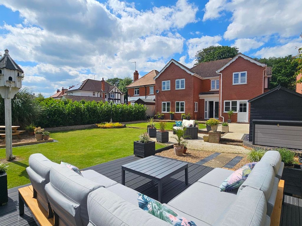 4 bed detached house for sale in London Road, Sleaford NG34, £450,000
