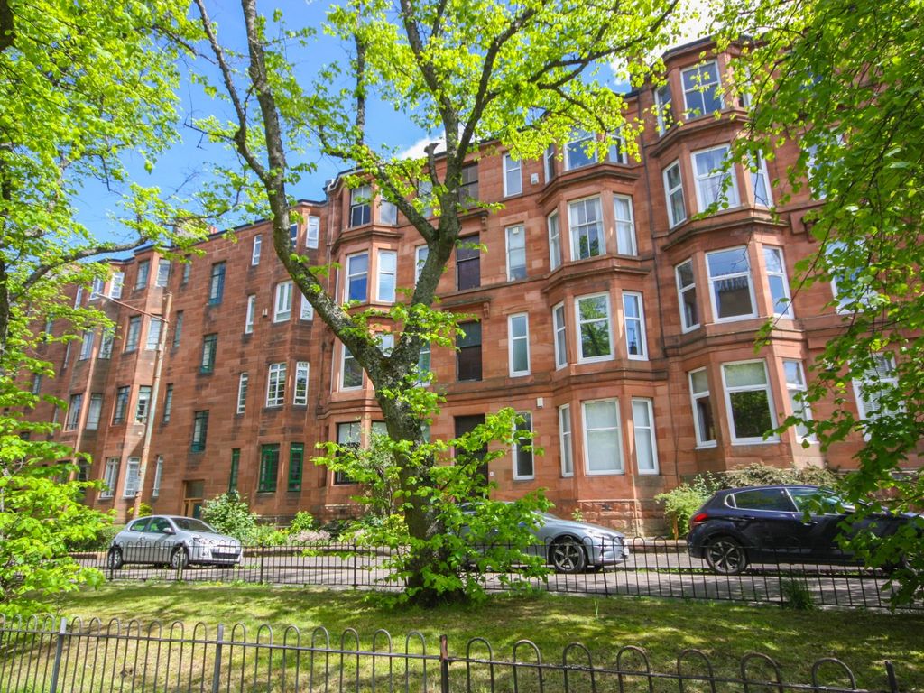 2 bed flat to rent in Flat 3/2, 4 Dudley Drive, Glasgow G12, £1,200 pcm