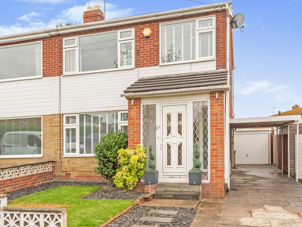 3 bed semidetached house for sale in Parkways Avenue, Oulton, Leeds
