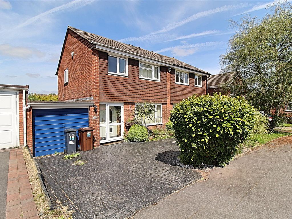 3 bed semidetached house for sale in Wasperton Close, Castle Bromwich