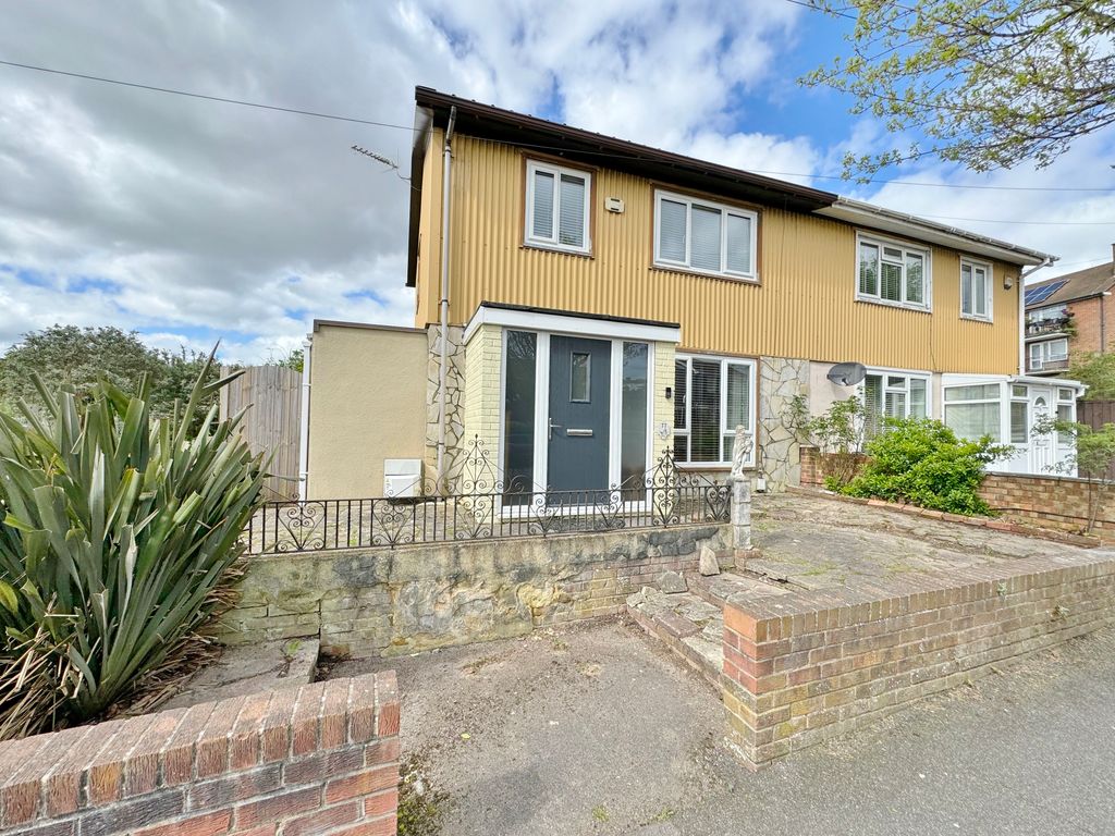 3 bed semidetached house for sale in Deerhurst Crescent, Cosham