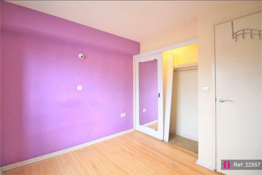 2 bed block of flats to rent in Elvedon Road, Feltham TW13, £1,450 pcm