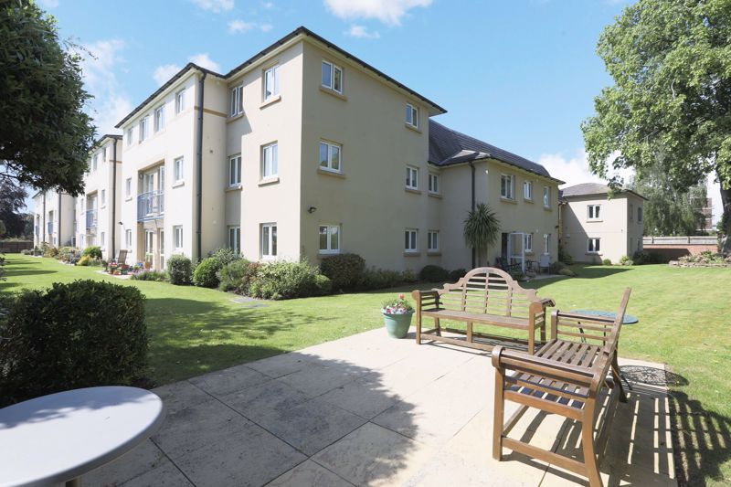 1 bed flat for sale in Lefroy Court, Cheltenham GL51, £104,950 Zoopla