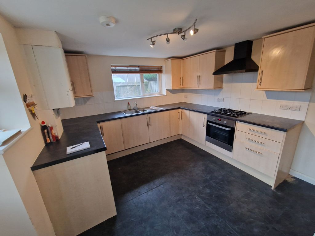 3 bed end terrace house to rent in Durban Crescent, Dover CT16, £1,250