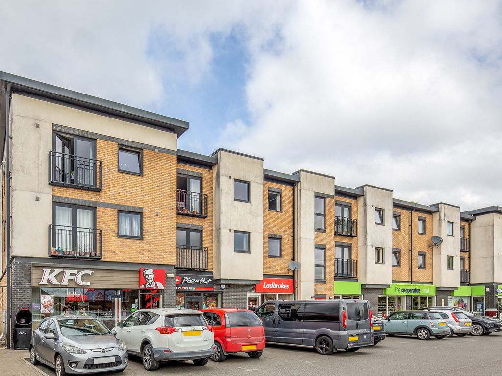 2 bed flat for sale in Buckingham Road, Bicester OX26, £210,000 Zoopla