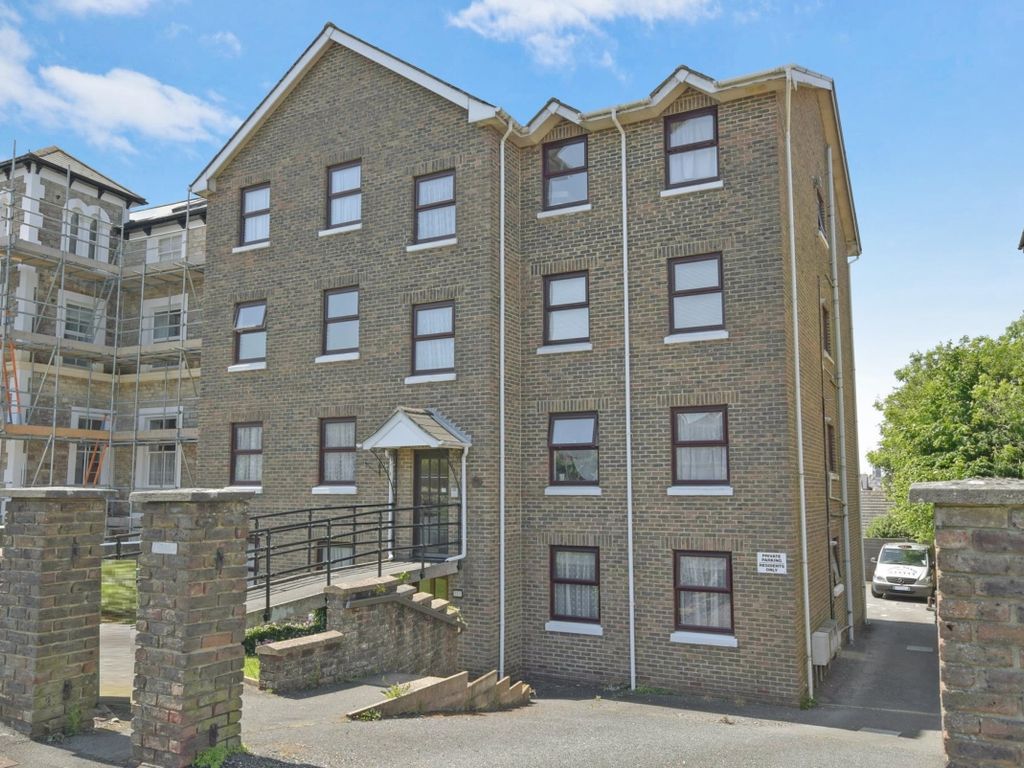 2 bed flat to rent in Alexandra Road, Ryde PO33 Zoopla