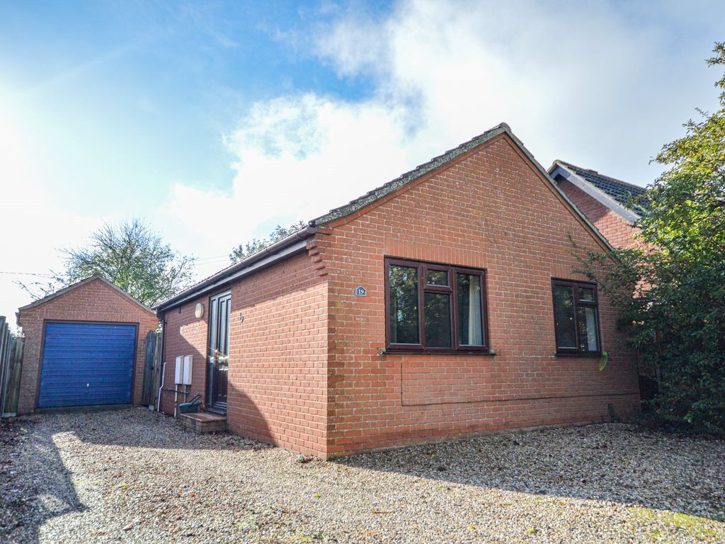 2 bed bungalow to rent in Taverham Road, Drayton, Norwich NR8, £1,000