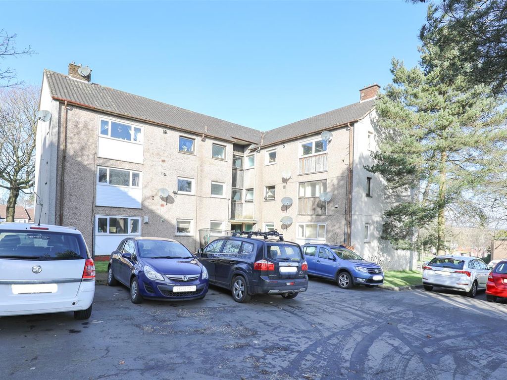 2 bed flat for sale in Alexander Road, Glenrothes KY7, £49,995 Zoopla