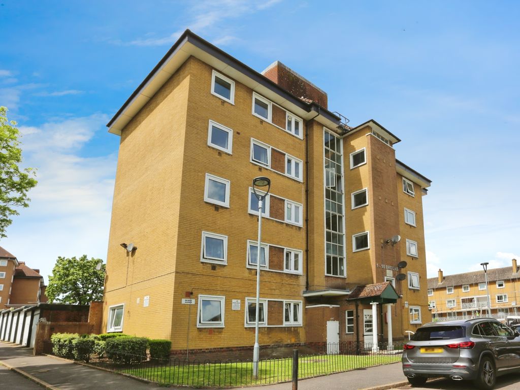 4 bed flat for sale in Tulse Hill, London SW2, £400,000 Zoopla