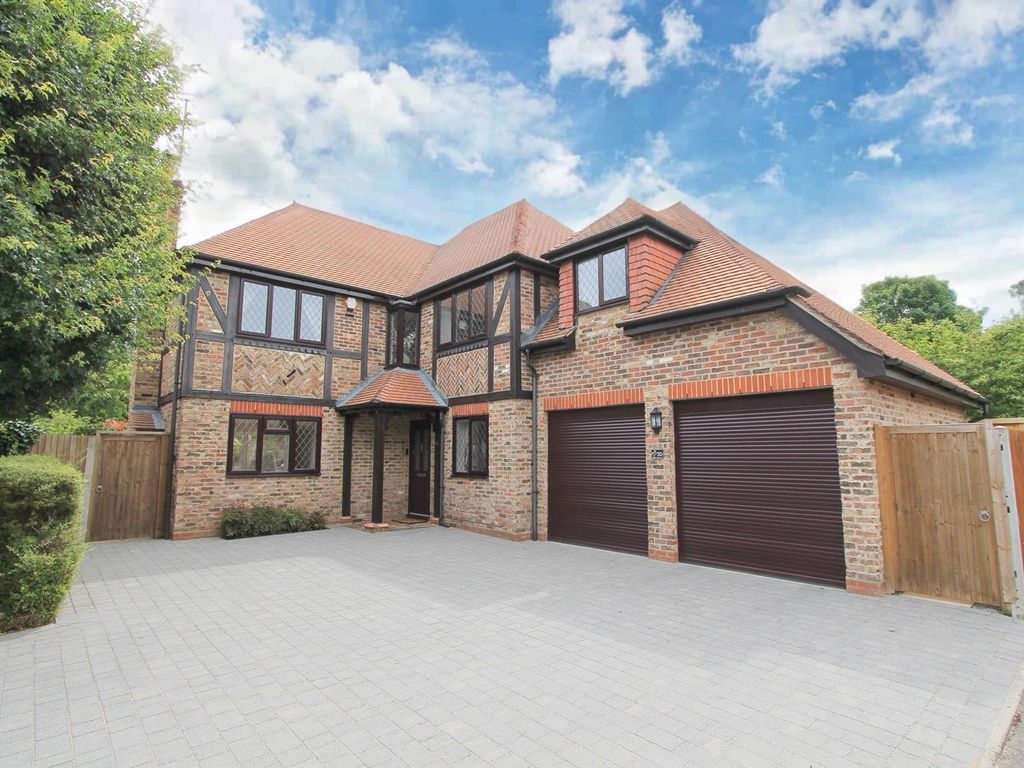 5 bed detached house for sale in Wellfield Gardens, Carshalton SM5, £