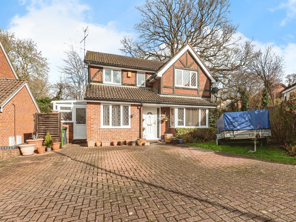 4 bed detached house for sale in Fullerton Way, Tadley RG26, £525,000 Zoopla