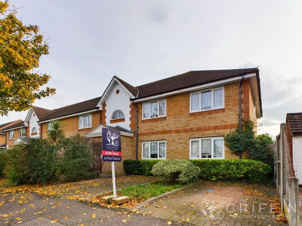 2 bed flat for sale in Woburn Avenue, Elm Park, Hornchurch RM12 Zoopla