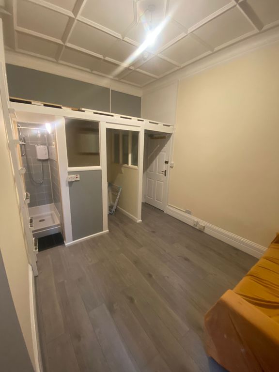 Room to rent in Callcott Road, Kilburn NW6, £1,000 pcm Zoopla