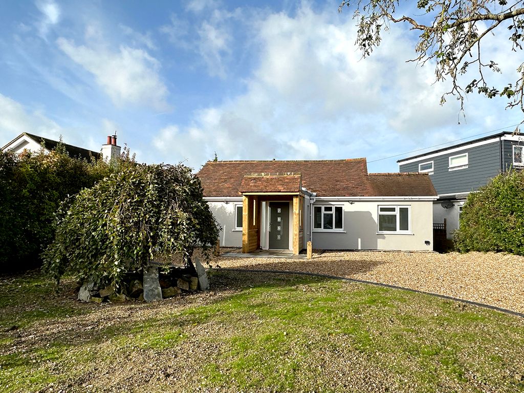 4 bed detached bungalow to rent in Sefton Avenue, Bognor Regis PO21, £1,800 pcm Zoopla