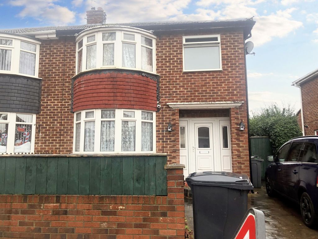 4 bed semidetached house for sale in Hewitson Road, Darlington DL1, £