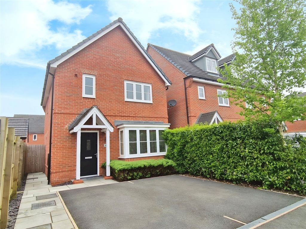 3 bed detached house for sale in Stretton Close, Worsley, Manchester, Greater Manchester M28, £