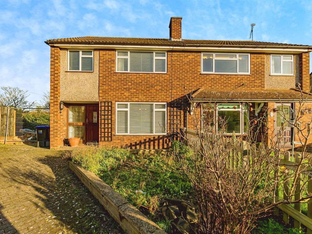 3 bed semidetached house for sale in Barrs Road, Taplow, Maidenhead SL6, £425,000 Zoopla