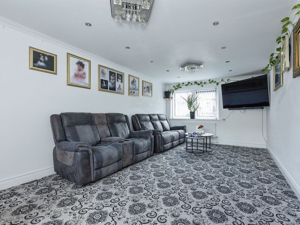 2 bed property for sale in Manitoba Road, Leicester LE1, £150,000 Zoopla