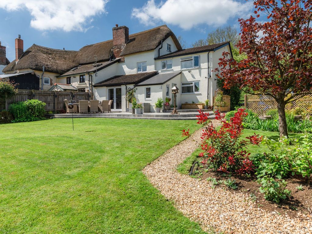 3 bed end terrace house for sale in Morchard Crediton EX17, £