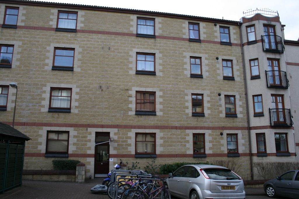 2 bed flat to rent in West Bryson Road, Slateford, Edinburgh EH11, £
