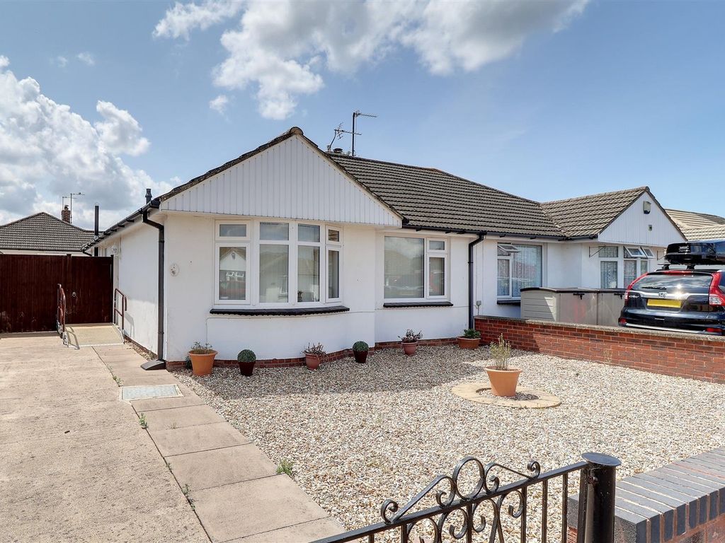 2 bed semidetached bungalow for sale in Parkwood Crescent, Hucclecote