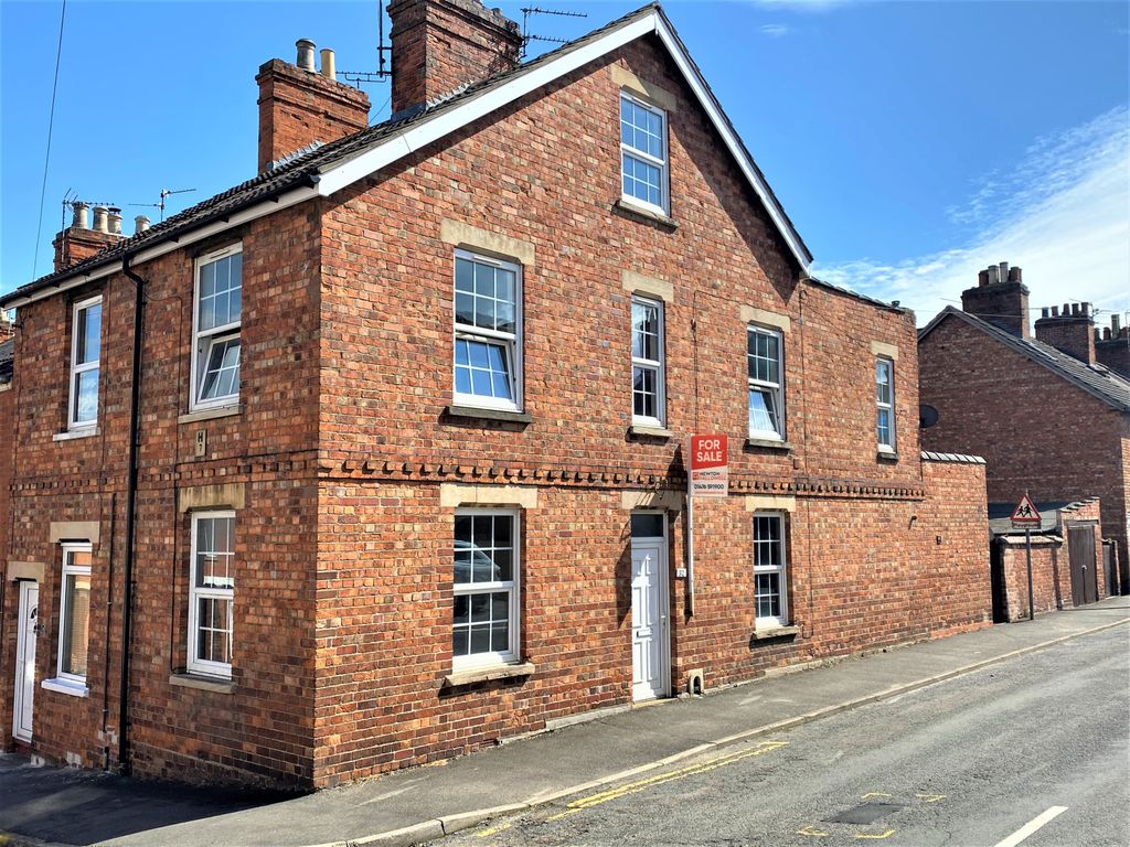 3 bed end terrace house for sale in Tyndal Road, Grantham NG31, £