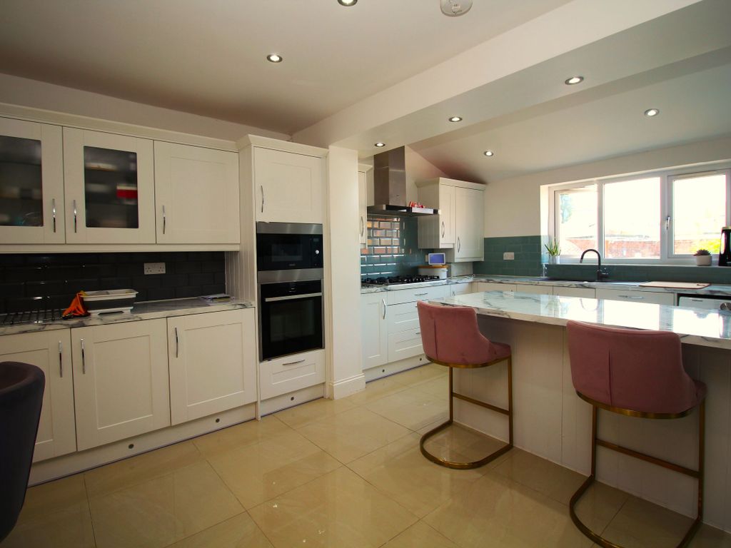 3 bed terraced house for sale in Wennington Road, Rainham RM13 Zoopla