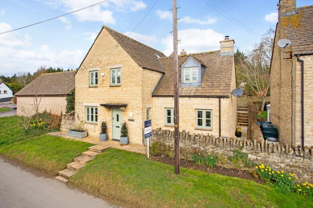 4 bed detached house for sale in Yew Tree Close, Shipton Oliffe