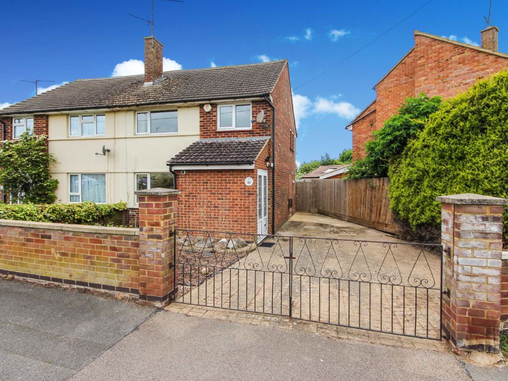 3 bed semidetached house for sale in Grafton Road, Rushden
