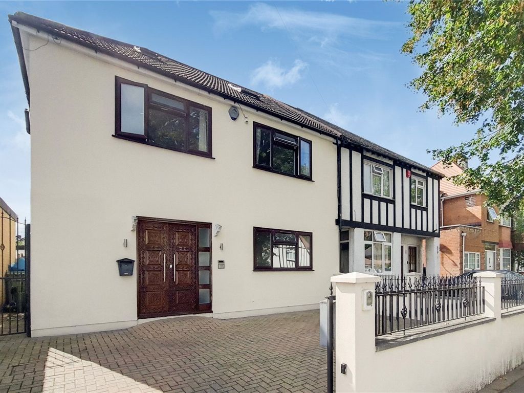 6 bed linkdetached house for sale in Carlton Avenue, Harrow HA3, £