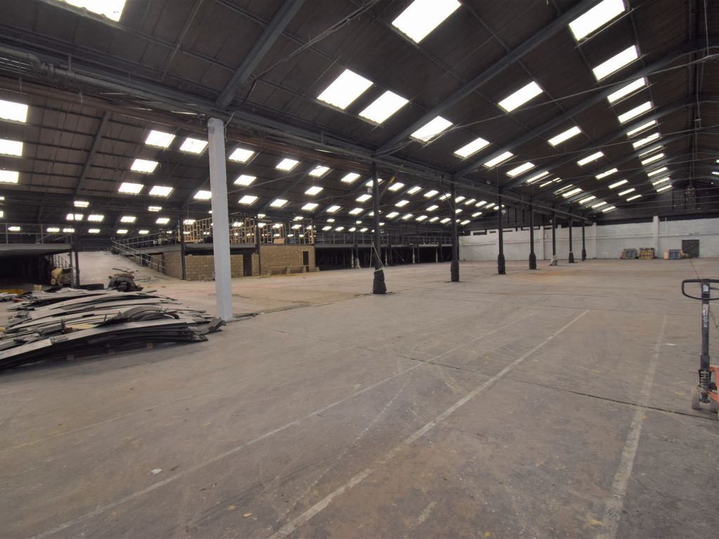 Warehouse to let in Rippleside Commercial Estate, Renwick Road, Barking