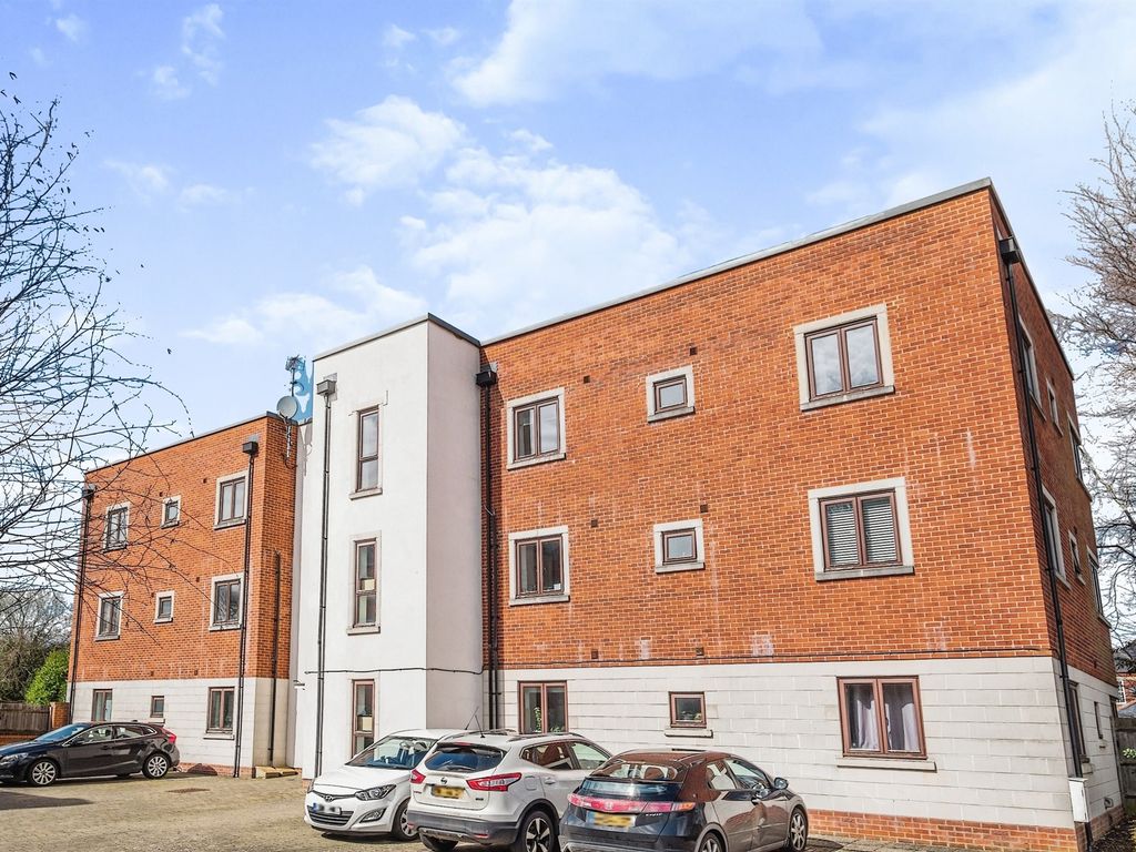 2 bed flat for sale in Hines Court, Rooksdown, Basingstoke RG24 Zoopla
