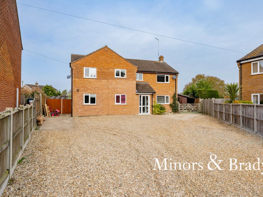 6 bed detached house for sale in Cedar Close, Mattishall, Dereham NR20