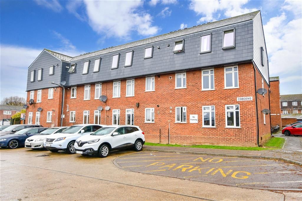 2 bed flat for sale in Limes Avenue, Chigwell, Essex IG7 Zoopla