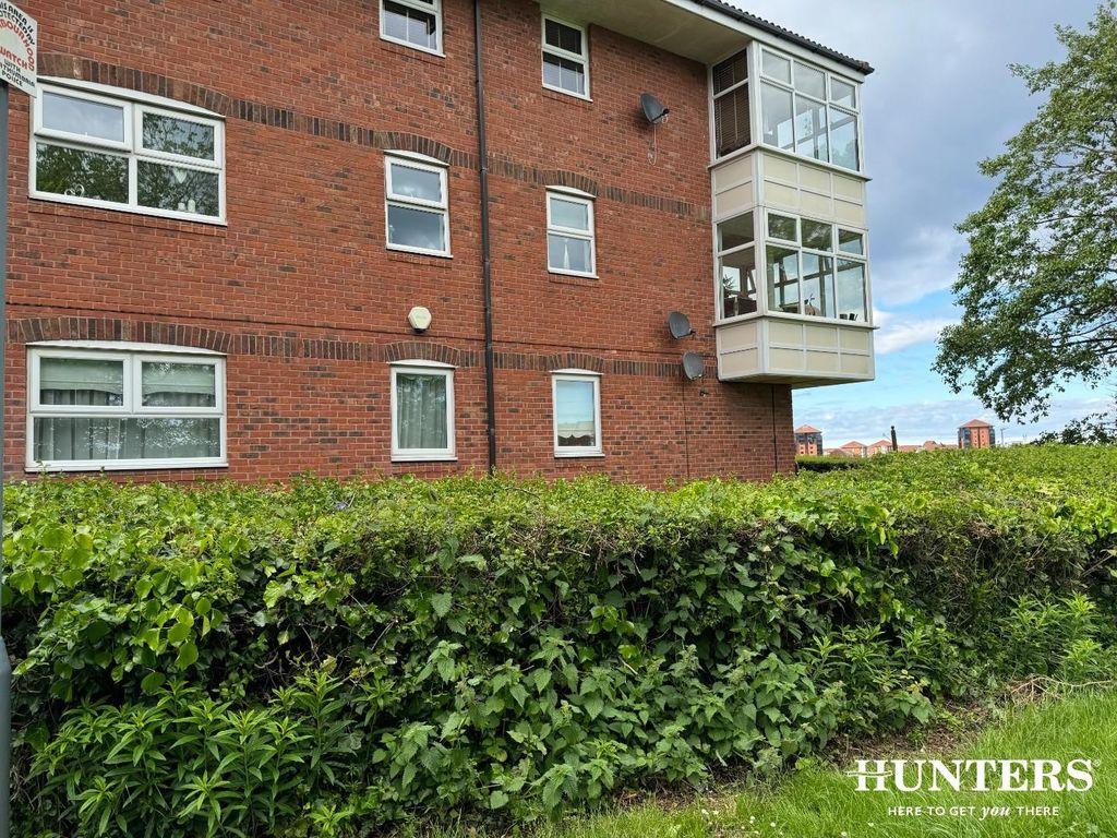 2 bed flat for sale in Topcliff, Roker, Sunderland SR6, £150,000 Zoopla