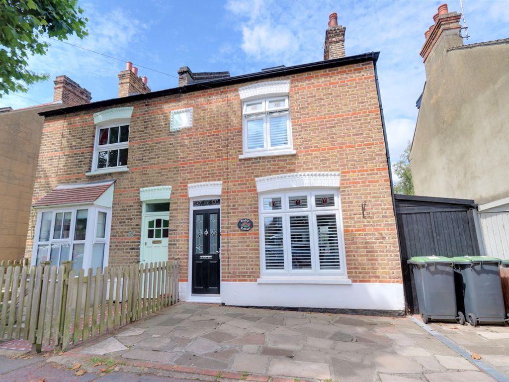 3 bed semidetached house for sale in Southsea Avenue, LeighOnSea SS9