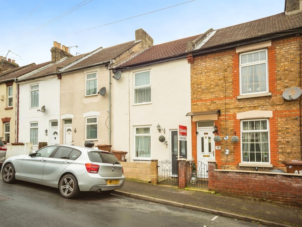 3 bed terraced house for sale in Connaught Road, Chatham ME4, £230,000