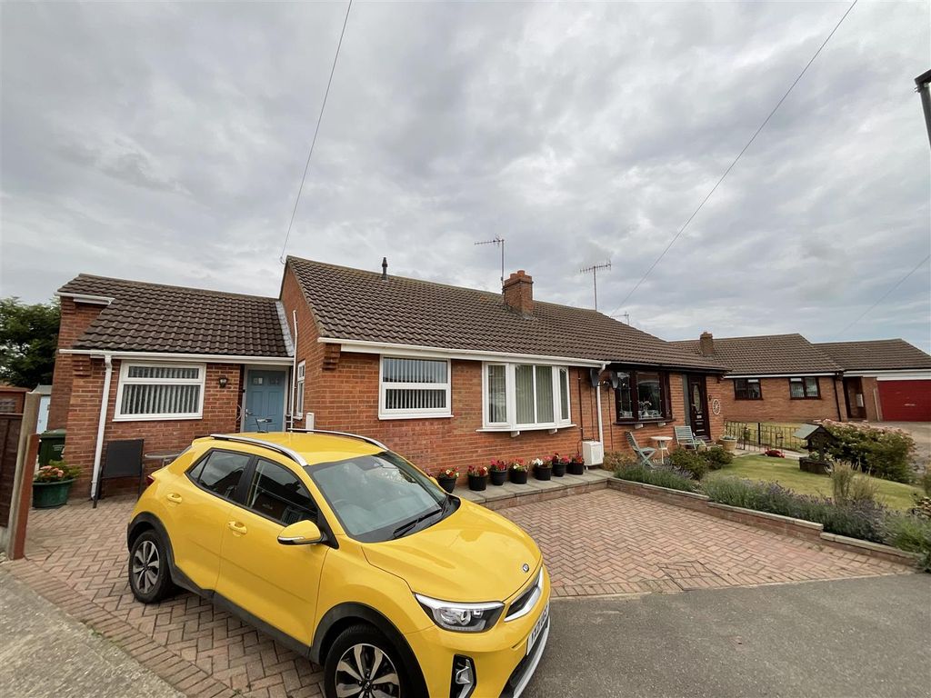 3 bed semidetached bungalow for sale in Cecil Road, Hunmanby, Filey