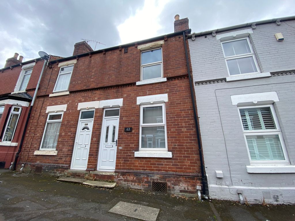 2 bed property to rent in Alexandra Road, Balby, Doncaster DN4, £795