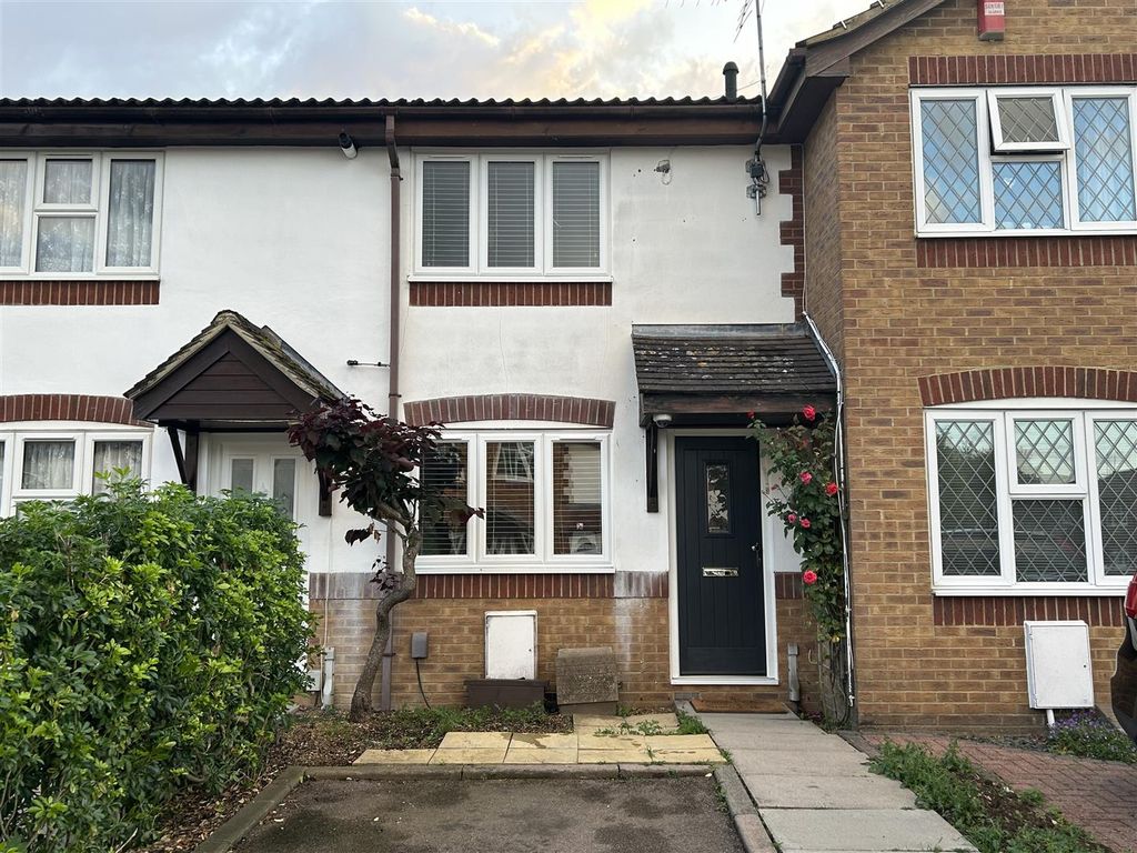 2 bed property for sale in Farm Close, Borehamwood WD6, £399,950 Zoopla