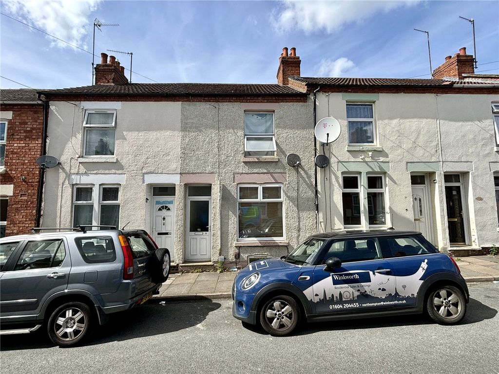 2 bed terraced house to rent in Essex Street, Semilong, Northampton