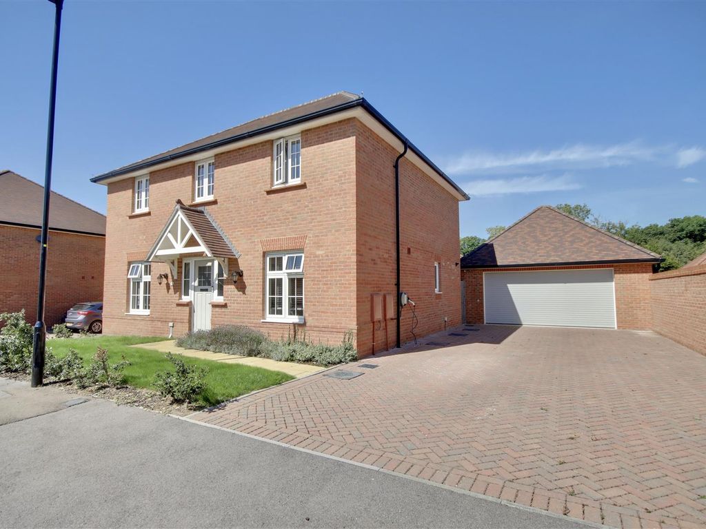 4 bed detached house for sale in Marrelsmoor Avenue, Waterlooville PO7