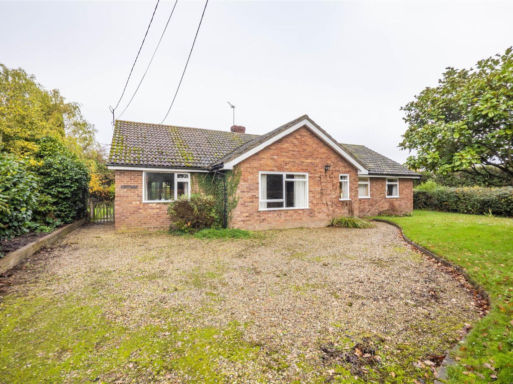 3 bed detached bungalow for sale in Straight Road, Polstead Heath